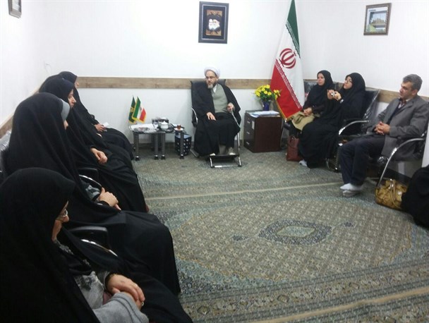 دیدار مجموعه کتابداران کتابخانه های شهرستان رودسر با حجت الاسلام محمدعلی دستجردی