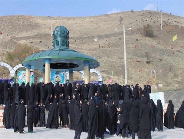 بیش از ۲۵۰ نفر از خواهران بسیجی بنابی از مناطق عملیاتی شمالغرب کشور بازدید کردند