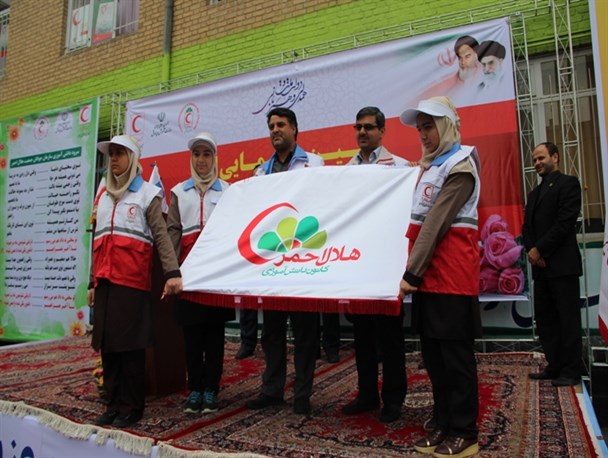آیین رونمایی از آرم، پرچم و سرود کانون های دانش آموزی هلال احمر آذربایجان غربی