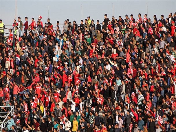 سکوهای فولادشهر، اسیر بی اخلاقی پرسپولیسی ها/ تصاویر