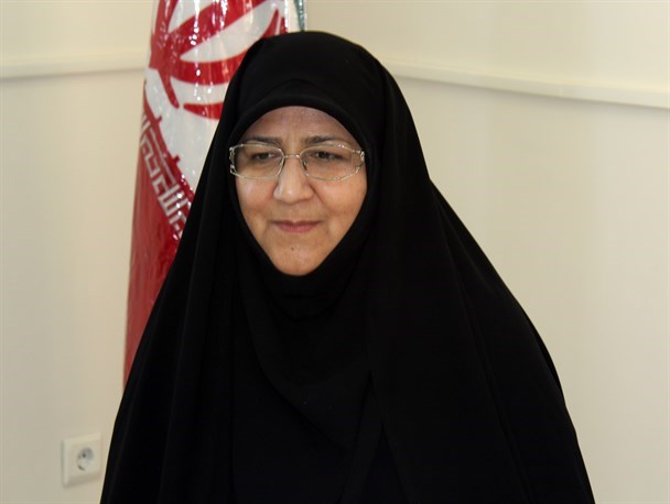 حس ملی گرایی و دوستی با آمریکا یک جا جمع نمی شود/ وزیری که می‌خواهد مدیر از خارج وارد کند انقلابی نیست