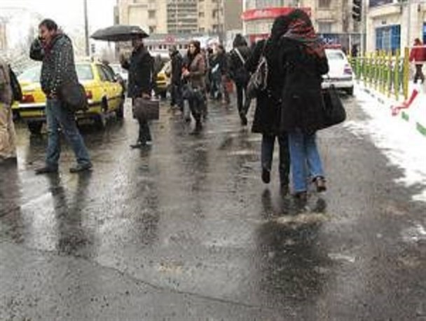 تاکسیرانان به دنبال مسافر تا شهروندان را به مقصد برسانند
