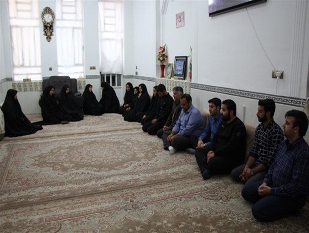 ابراز همدردی جمعی از فرزندان شهدای بافق با خانواده شهید محیط بان