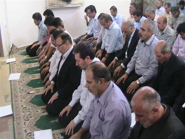 برپایی و اقامه نماز در ادارات تکلیف است / لزوم توجه مسئولان به جایگاه نماز