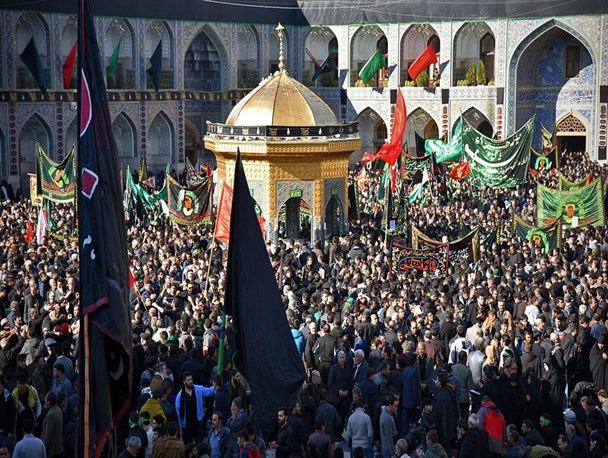 حرم رضوی در روز شهادت امام رضا(ع) غرق در ماتم و عزا است