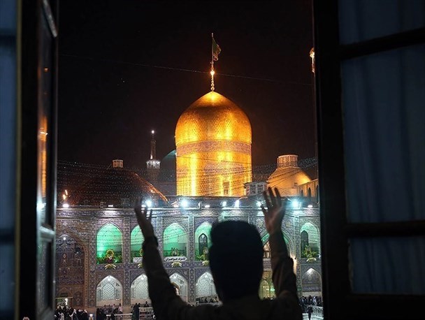 از التماس‌های زیر لب و اشک‌های زائران امام رضا(ع) تا آرزوی سفر کربلا