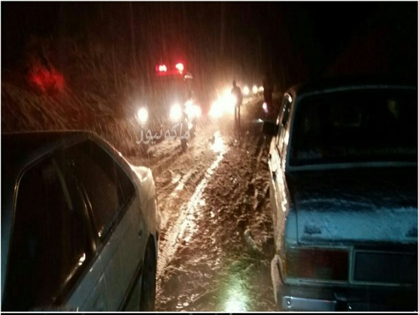 ۷۰ خودرو در محور چالدران - خوی  گرفتار شدند