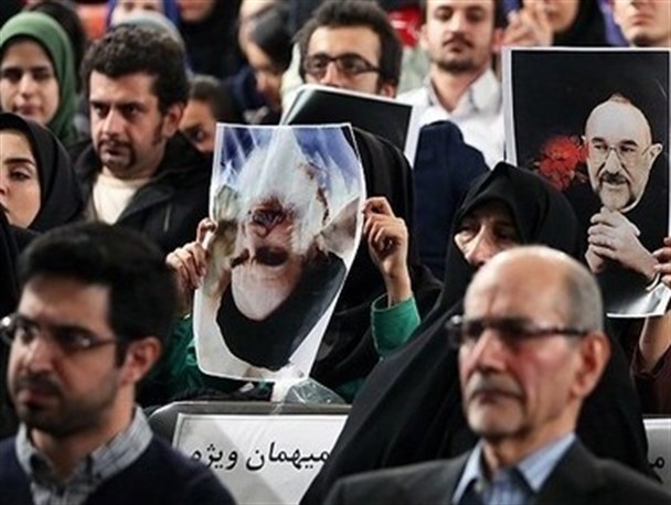 اهانت به تصویر امام(ره) در روز دانشجو در حضور علی مطهری+عکس