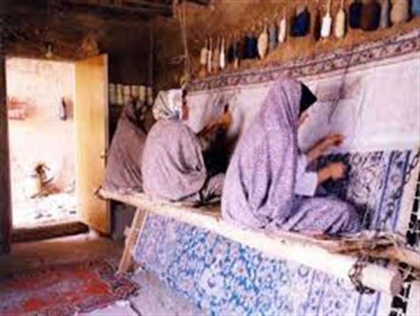 برپایی ۳۵ کارگاه قالیبافی در منازل مددجویان کمیته امداد