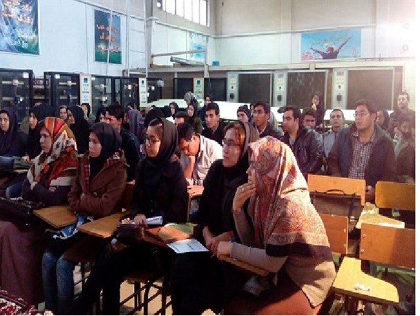 مسئولین شهرستانی صحبتهای دانشجویان را شنیدند و قول همکاری دادند