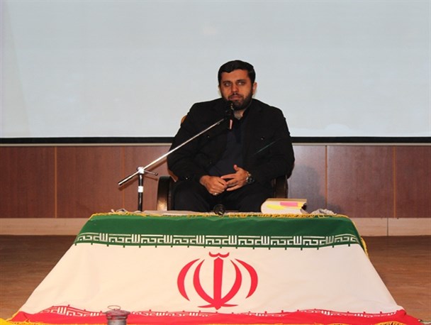 دانشجو، مصداق اتم مبارزه با ظلم است / ظلم ستیزی دانشجویان با پیشرفت های علمی آنان همچنان ادامه دارد