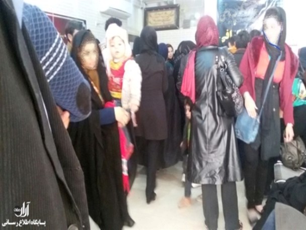 صف طولانی پارس آبادی ها برای نوبت سونوگرافی! / نبود پزشک متخصص زن صدای امام جمعه را درآورد+عکس