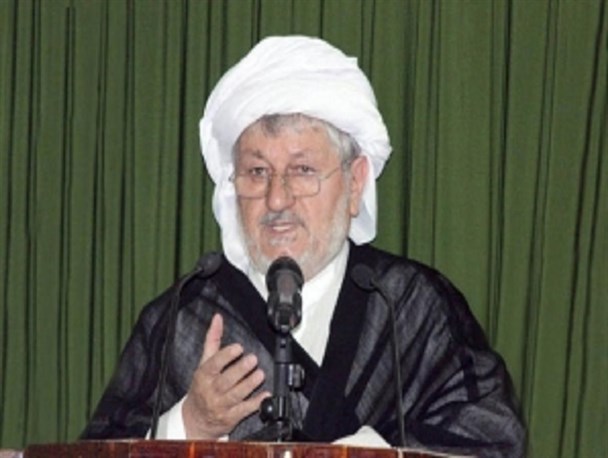 سپاه و بسیج ستون فقرات نظام هستند
