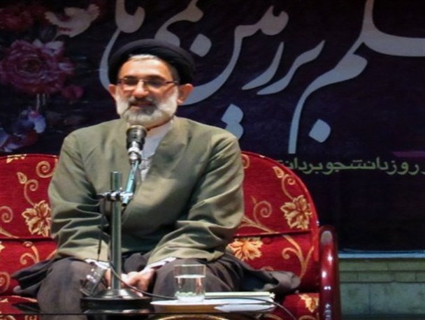 استکبار عامل همه انحرافات بشری و اقامه دین تنها راه مقابله با آن می باشد