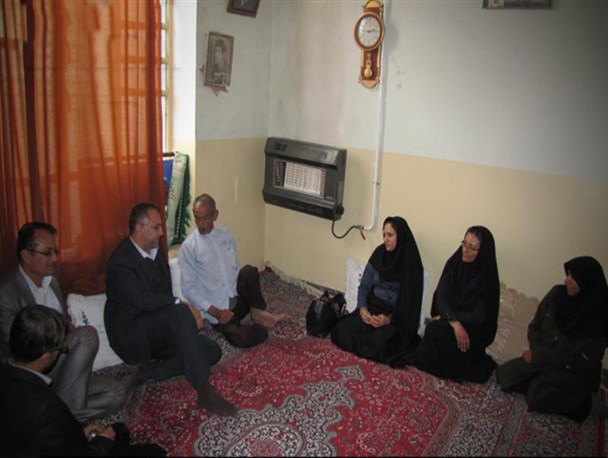 دیدار مسئولین زرین دشت با خانواده معلولین شهرستان