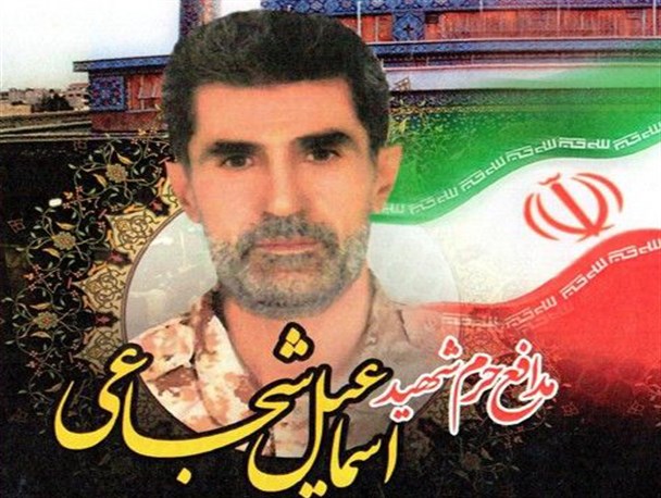 دانشجوی مهابادی لوح خود را به شهید مدافع حرم اهل سنت تقدیم کرد