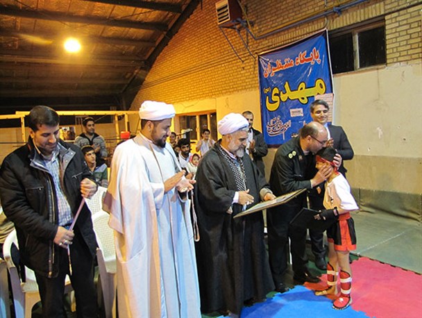 آئین تقدیر از مدال آوران مسابقات کیک بوکسینگ قهرمانی کشور برگزار شد/گزارش تصویری