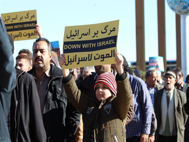 «مرگ بر آمریکا و اسرائیل» در مناطق مختلف استان اصفهان طنین انداز شد