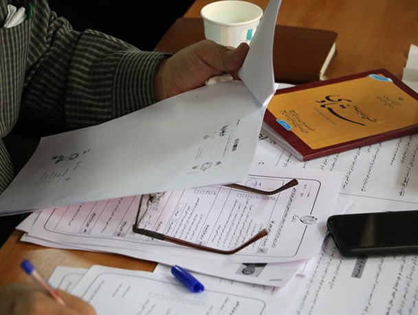 ثبت نام یازدهمین دوره انتخابات مجلس در اراک+ تصاویر