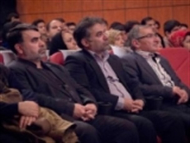 تفسیر گفتمان اعتدال در نگاه برخی از افراطیون محلی + عکس