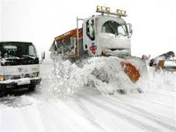 استفاده از پودر برف و آب نمک برای یخ زدایی جاده ها