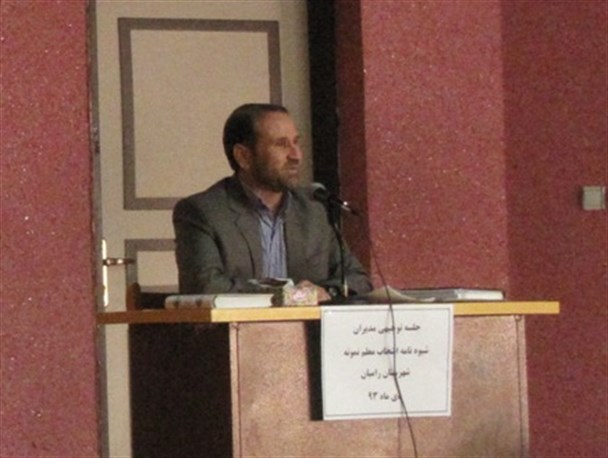 کسب معارف و مطالب علمی نوین از ویژگی های معلم نمونه است