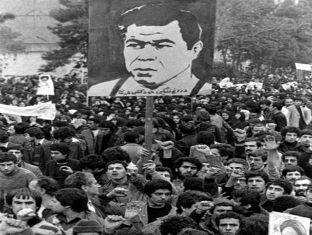 عکس های زیر خاکی پهلوان پرآوازه ایرانی، که نه روی تشک بلکه بیشتر با دینداری و مردم‌دوستی نکونام گشت