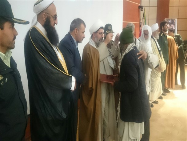 از استقبال پر شور خانواده شهدا تا تکبیرهای بلند حاضران در جلسه