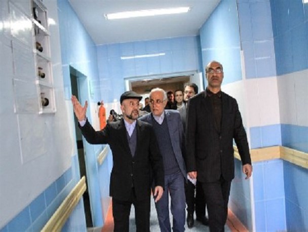 بازدید معاون راه و شهرسازی از بیمارستان شفا تاکستان