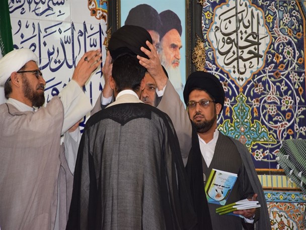 عمامه گذاری طلاب در گچساران+تصاویر