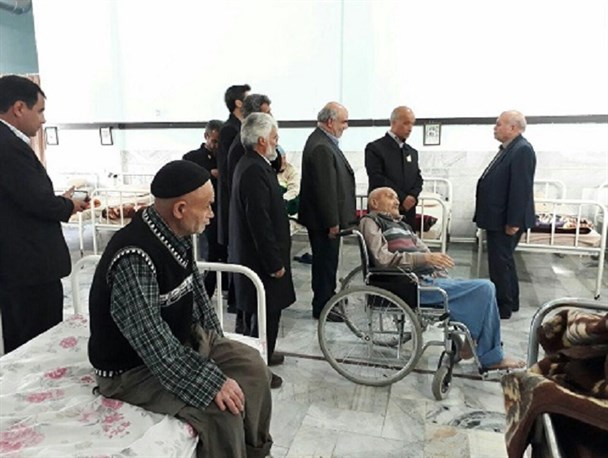 فعال کردن دهکده اقتصاد مقاومتی با استفاده از ثروت های طبیعی در جنوب شرق/ توزیع سبد کالا به ارزش ۱۰۰ میلیون تومان میان خانواده های ایتام و نیازمند
