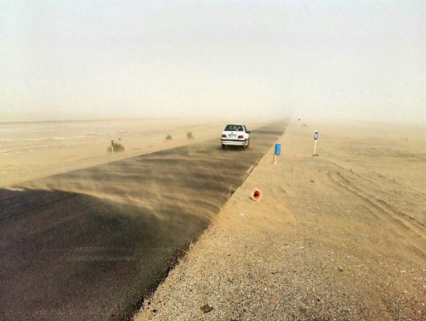 ​توفان شن مسیر ۳۳۰ کیلومتری زاهدان-بم را مسدود کرد
