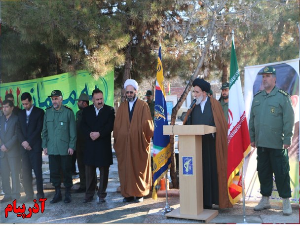 ملت ایران با اعتقاد و ایمان قلبی به اندیشه های امام راحل(ره) انقلاب کردند
