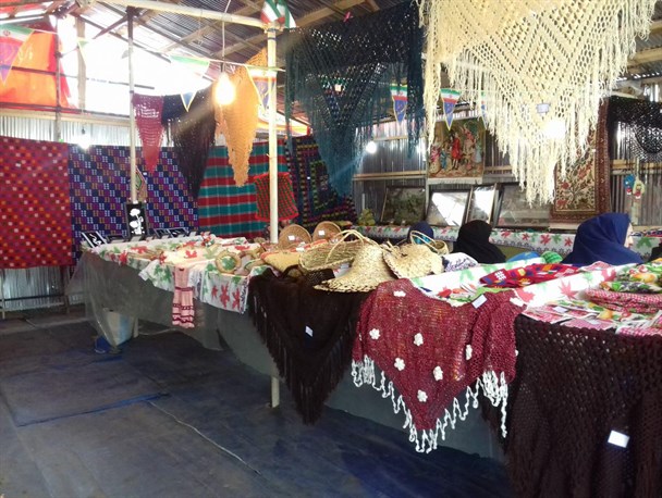 نمایشگاه صنایع دستی بهزیستی در چابکسر+عکس