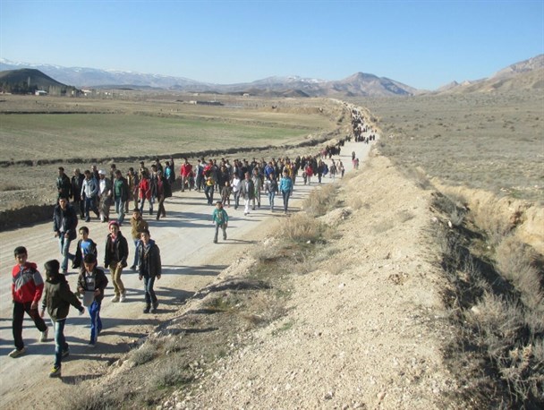 حضور پرشور مردم روستای دشت در همایش پیاده‌روی خانوادگی / تصاویر