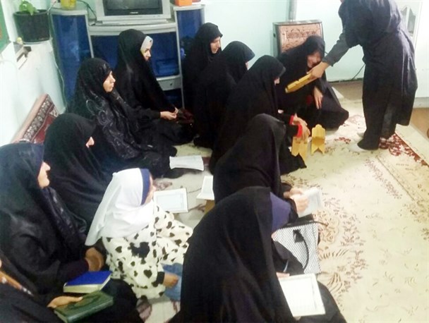 قرآن آموزان موسسه بیت الاحزان خرامه به رقابت پرداختند