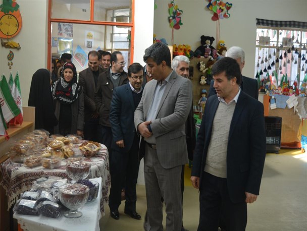 نمایشگاه صنایع دستی بانوان شهرستان صحنه افتتاح شد