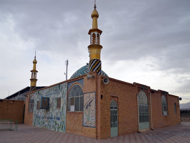 امامزاده میرشمس الحق اردکان ار امکانات اولیه محروم است