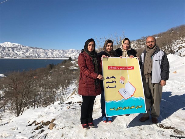 پیاده روى خانوادگى با طعم کتاب+عکس