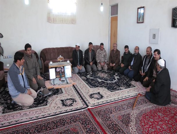 دیدارمسئولان شهرستان دهگلان از خانواده ی شهید بابا خانی در بخش بلبان آباد