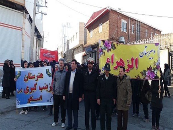 همایش بزرگ پیاده روی دانش آموزان دختر شهرستان اسکو برگزارشد