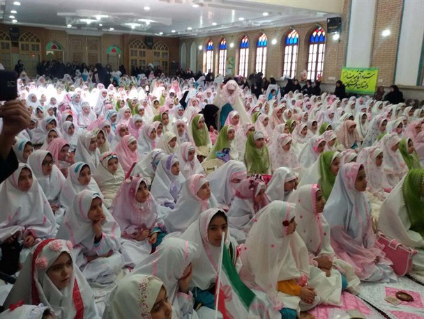 آغاز بندگی و قدم نهادن در مسیر سعادت/جشن تکلیف ۲ هزار دانش آموز بروجردی برگزار شد