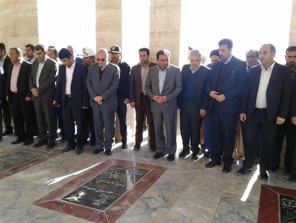 تجدید میثاق استاندار و مسئولان کهگیلویه وبویراحمد باشهدای شهرستان لنده+تصاویر
