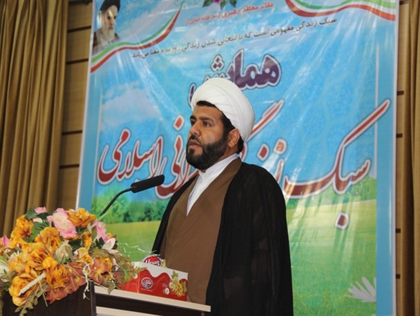حضرت زینب(س)، بهترین الگوی زنان در سبک زندگی اسلامی/ بازگشت به حوزه ی دین و اسلام کلید حل معمای دوری از تهاجمات غرب است