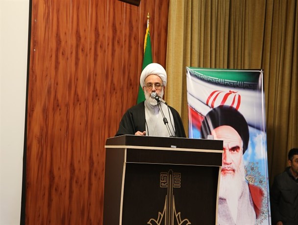 عده ای منتظر هستند تا سفره ای پهن شود و بعد سراین سفره بنشینند/ دربرابر زیاده خواهی شهرداری کرج سکوت نکنید