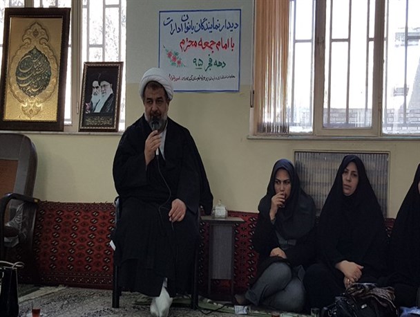 بانوان در معنویات پیشگام باشند