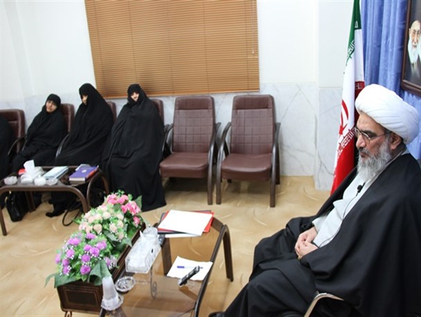 طلاب خواهر الگوی زنان جامعه است/ طلاب هیئت مذهبی خانوادگی تشکیل دهند