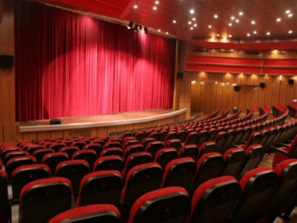 استقبال 12 هزار نفری مردم تفت از سینما