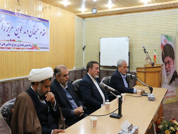 برخی مسئولان اصل هشتم را به نفع خود تفسیر کردند