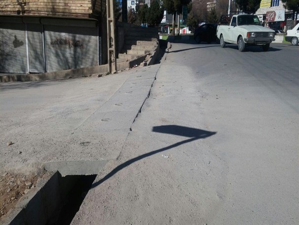 پلی که در ورودی شاهد ۲۱ یاسوج شهروندان را به کام مرگ می فرستد/ مسئولانی که از نصب یک تابلوی هشداردهنده عاجزند + تصاویر